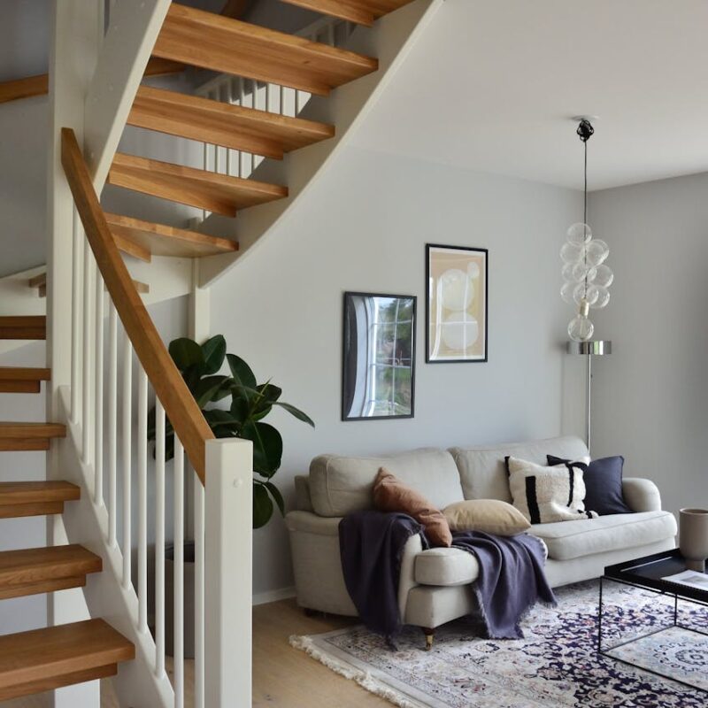What is the difference between a spindle and a baluster?